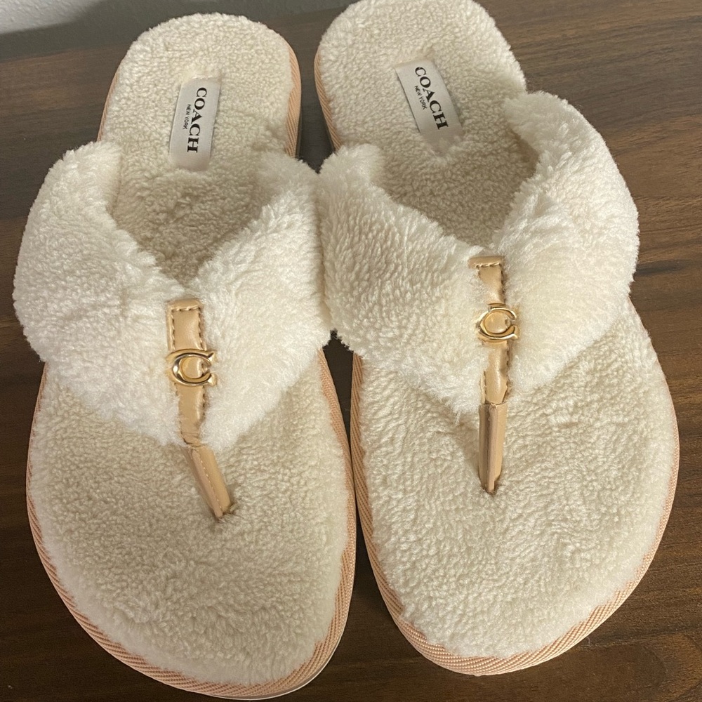 NWT COACH Teddy Plush Flip Flop Sandals Slippers - Picture 10 of 12
